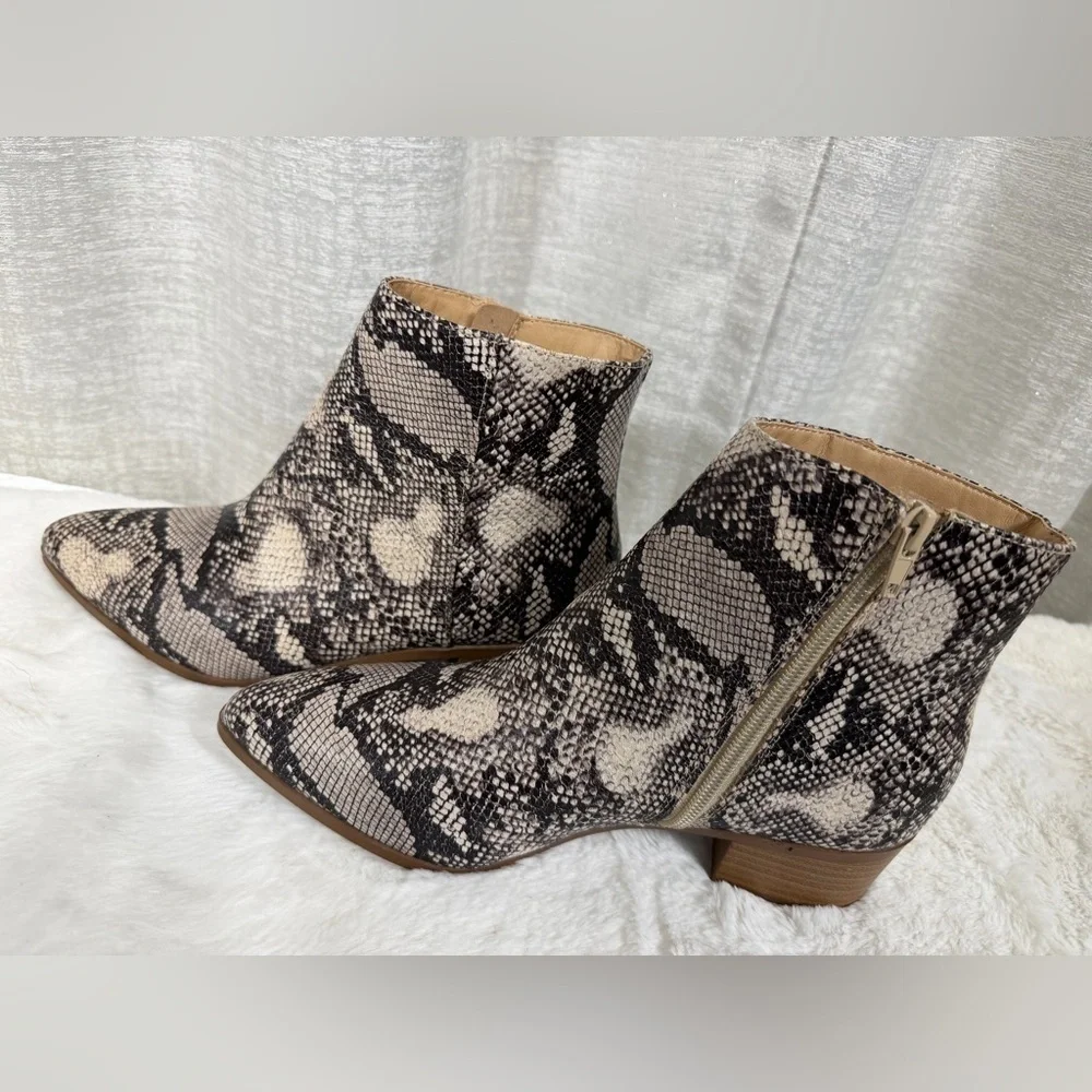 City Classified Women’s 9 Snakeskin Ankle Boot